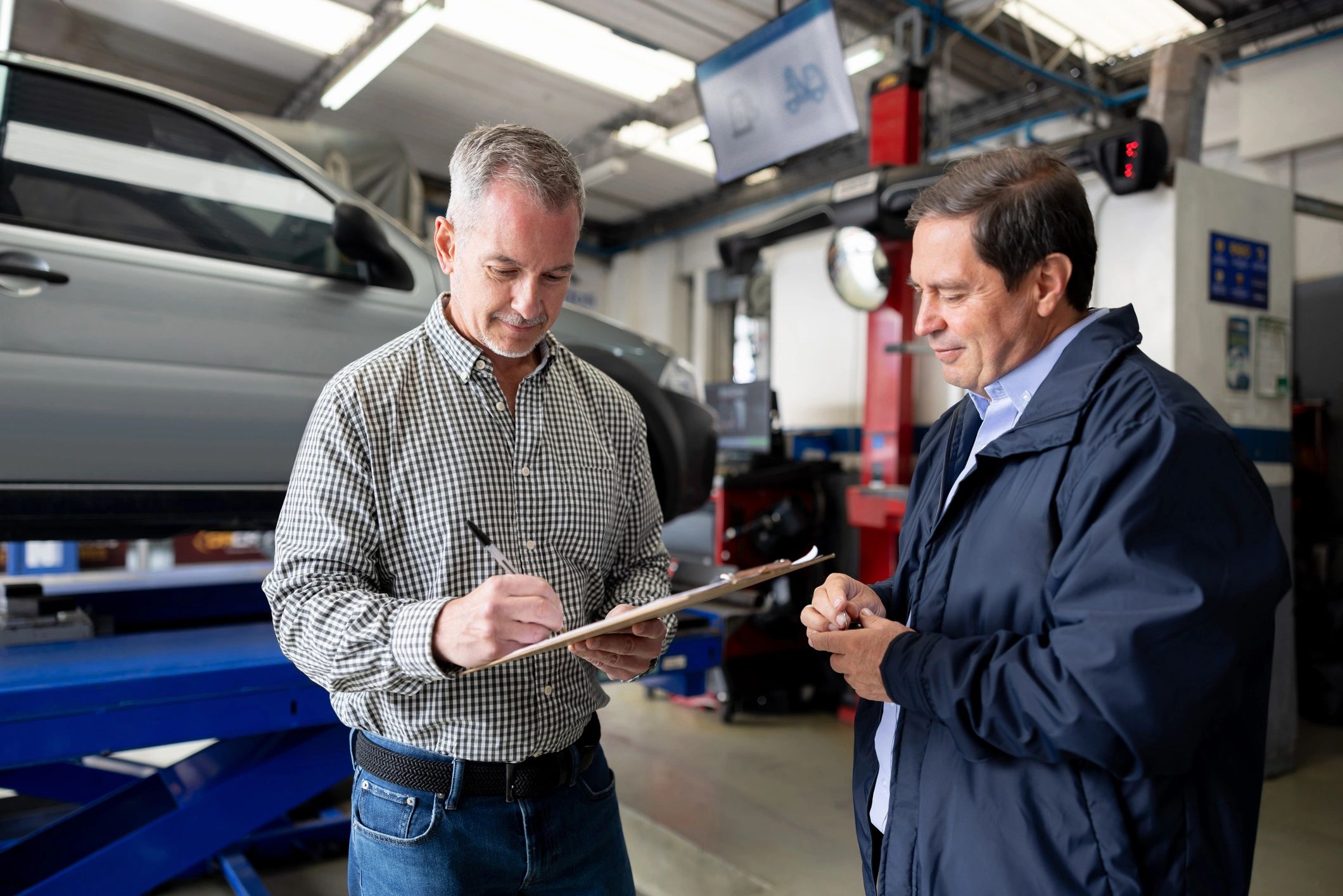 Customer service advisor in auto repair shop - Mika Sato